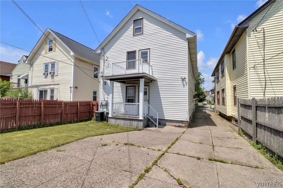 136 Lincoln Boulevard, Tonawanda, New York 14217, Tonawanda, New York 14217, 6 Bedrooms Bedrooms, ,2 BathroomsBathrooms,Residential,For Sale,136 Lincoln Boulevard, Tonawanda, New York 14217,0,B1679763