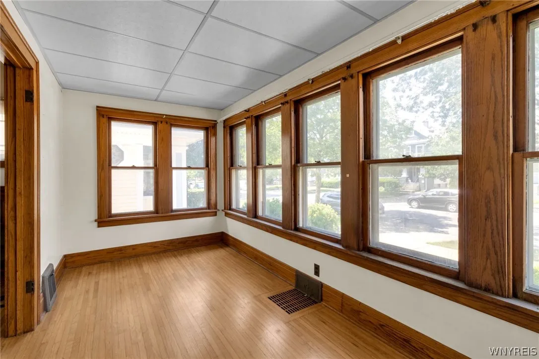 136 Lincoln Boulevard, Tonawanda, New York 14217, Tonawanda, New York 14217, 6 Bedrooms Bedrooms, ,2 BathroomsBathrooms,Residential,For Sale,136 Lincoln Boulevard, Tonawanda, New York 14217,0,B1679763