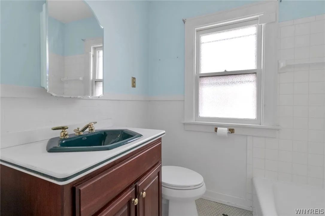 136 Lincoln Boulevard, Tonawanda, New York 14217, Tonawanda, New York 14217, 6 Bedrooms Bedrooms, ,2 BathroomsBathrooms,Residential,For Sale,136 Lincoln Boulevard, Tonawanda, New York 14217,0,B1679763