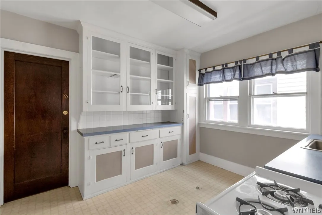 136 Lincoln Boulevard, Tonawanda, New York 14217, Tonawanda, New York 14217, 6 Bedrooms Bedrooms, ,2 BathroomsBathrooms,Residential,For Sale,136 Lincoln Boulevard, Tonawanda, New York 14217,0,B1679763
