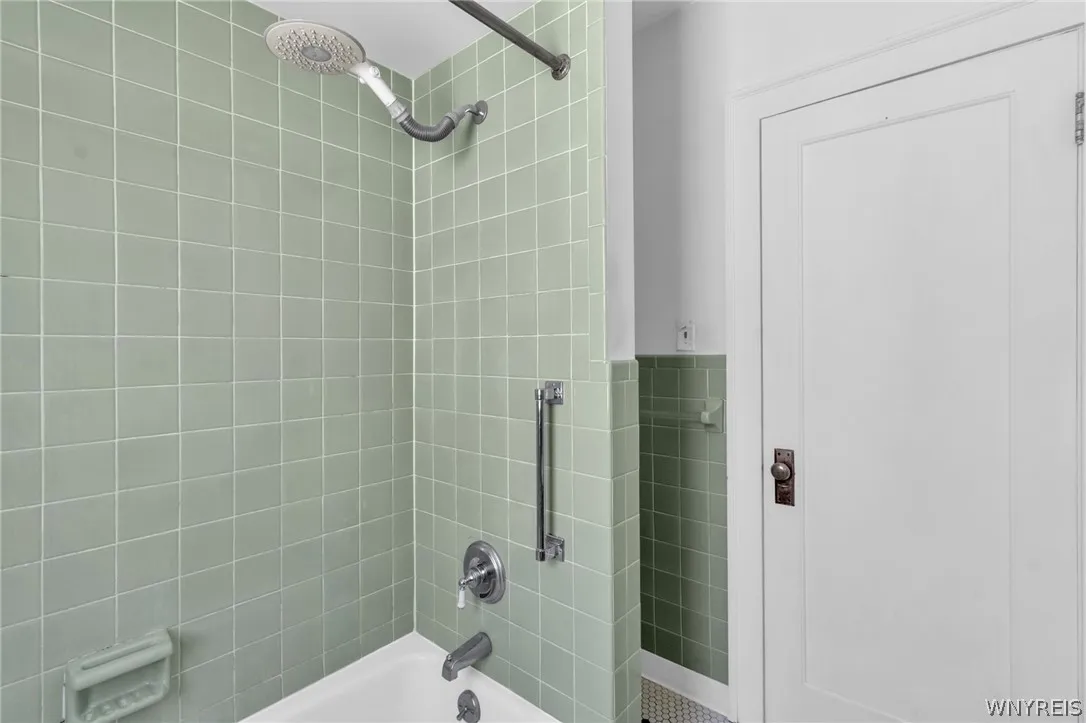 136 Lincoln Boulevard, Tonawanda, New York 14217, Tonawanda, New York 14217, 6 Bedrooms Bedrooms, ,2 BathroomsBathrooms,Residential,For Sale,136 Lincoln Boulevard, Tonawanda, New York 14217,0,B1679763