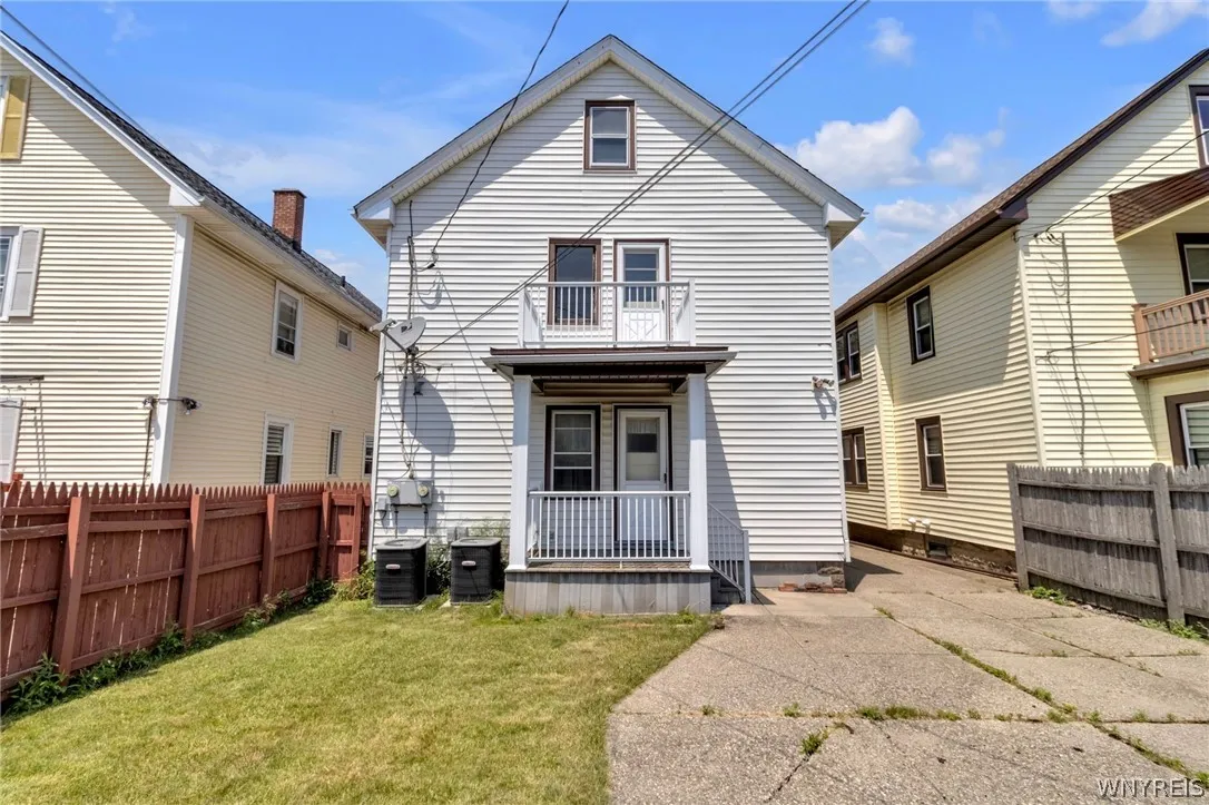 136 Lincoln Boulevard, Tonawanda, New York 14217, Tonawanda, New York 14217, 6 Bedrooms Bedrooms, ,2 BathroomsBathrooms,Residential,For Sale,136 Lincoln Boulevard, Tonawanda, New York 14217,0,B1679763