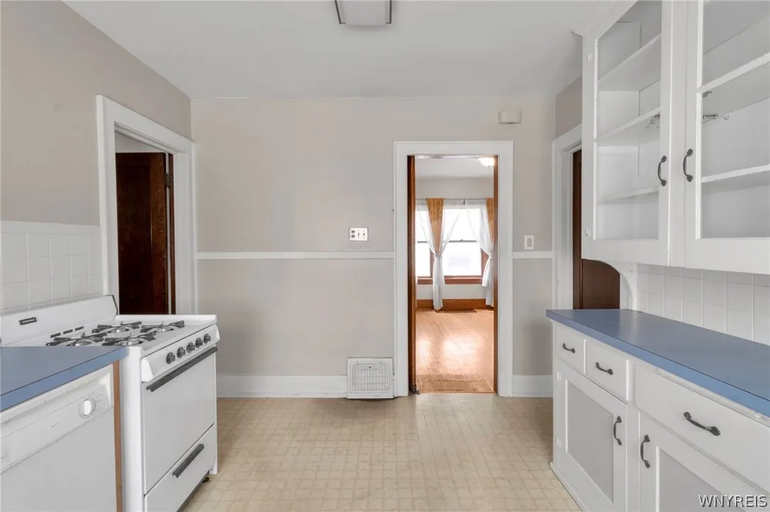 136 Lincoln Boulevard, Tonawanda, New York 14217, Tonawanda, New York 14217, 6 Bedrooms Bedrooms, ,2 BathroomsBathrooms,Residential,For Sale,136 Lincoln Boulevard, Tonawanda, New York 14217,0,B1679763
