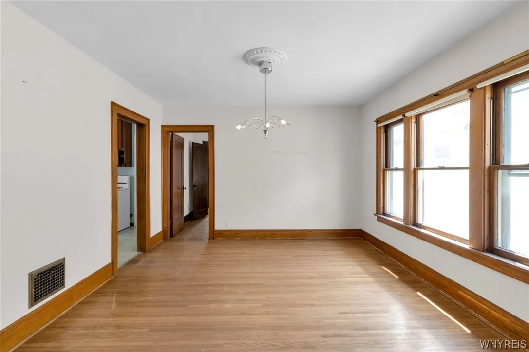 136 Lincoln Boulevard, Tonawanda, New York 14217, Tonawanda, New York 14217, 6 Bedrooms Bedrooms, ,2 BathroomsBathrooms,Residential,For Sale,136 Lincoln Boulevard, Tonawanda, New York 14217,0,B1679763