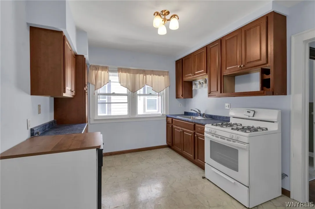136 Lincoln Boulevard, Tonawanda, New York 14217, Tonawanda, New York 14217, 6 Bedrooms Bedrooms, ,2 BathroomsBathrooms,Residential,For Sale,136 Lincoln Boulevard, Tonawanda, New York 14217,0,B1679763
