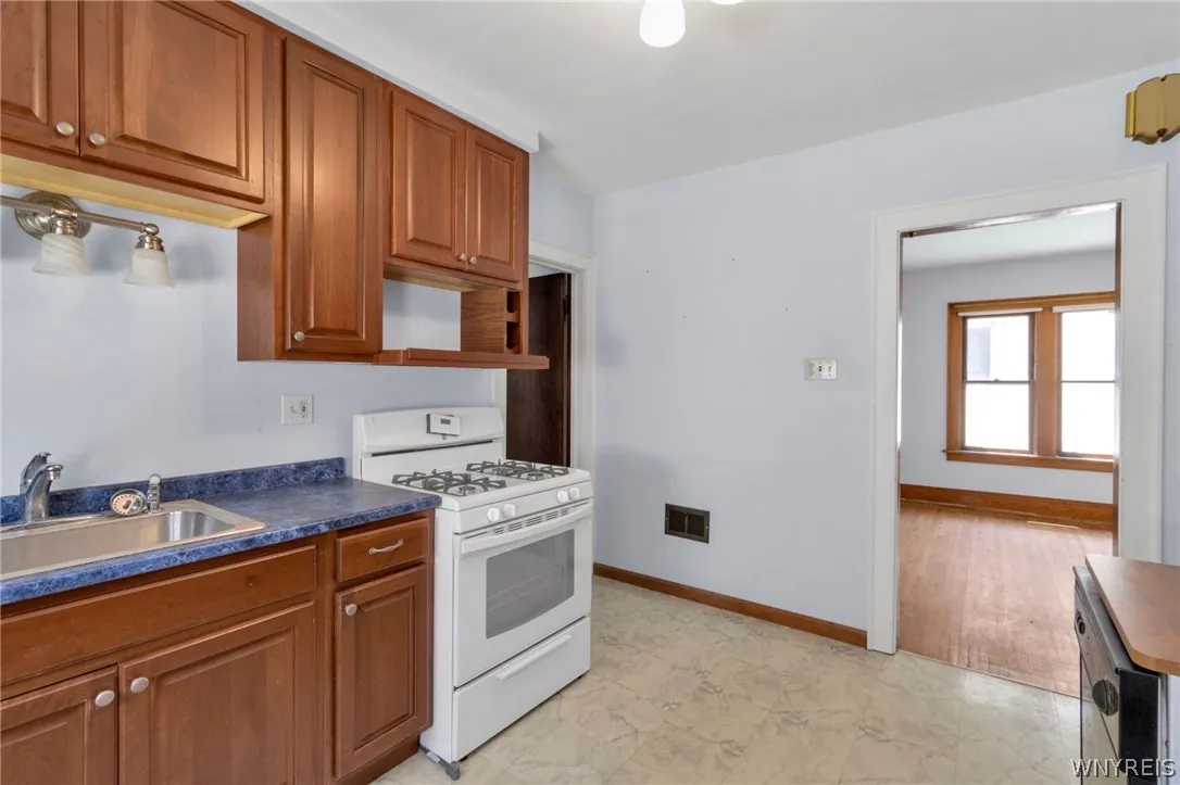 136 Lincoln Boulevard, Tonawanda, New York 14217, Tonawanda, New York 14217, 6 Bedrooms Bedrooms, ,2 BathroomsBathrooms,Residential,For Sale,136 Lincoln Boulevard, Tonawanda, New York 14217,0,B1679763