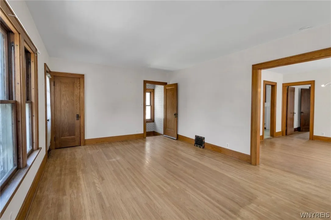 136 Lincoln Boulevard, Tonawanda, New York 14217, Tonawanda, New York 14217, 6 Bedrooms Bedrooms, ,2 BathroomsBathrooms,Residential,For Sale,136 Lincoln Boulevard, Tonawanda, New York 14217,0,B1679763