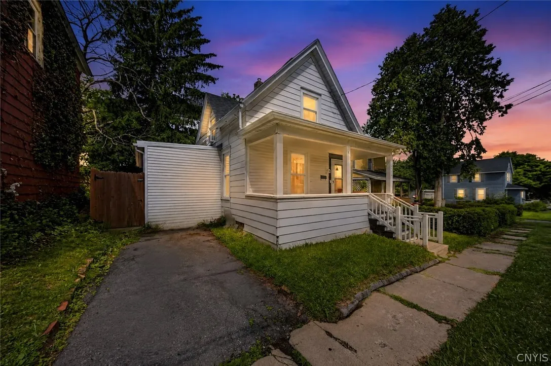 209 Hazelhurst Avenue, Syracuse, New York 13206, Syracuse, New York 13206, 3 Bedrooms Bedrooms, 6 Rooms Rooms,1 BathroomBathrooms,Residential,For Sale,209 Hazelhurst Avenue, Syracuse, New York 13206,0,S1695691