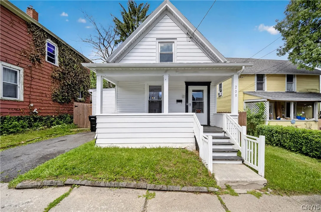209 Hazelhurst Avenue, Syracuse, New York 13206, Syracuse, New York 13206, 3 Bedrooms Bedrooms, 6 Rooms Rooms,1 BathroomBathrooms,Residential,For Sale,209 Hazelhurst Avenue, Syracuse, New York 13206,0,S1695691