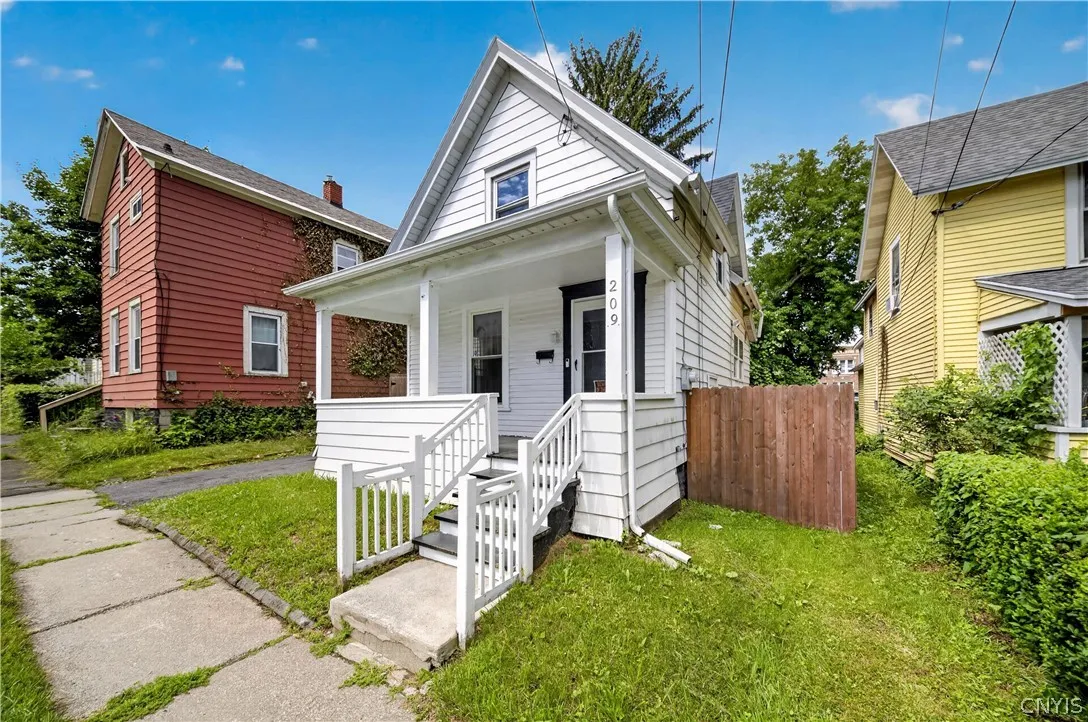 209 Hazelhurst Avenue, Syracuse, New York 13206, Syracuse, New York 13206, 3 Bedrooms Bedrooms, 6 Rooms Rooms,1 BathroomBathrooms,Residential,For Sale,209 Hazelhurst Avenue, Syracuse, New York 13206,0,S1695691