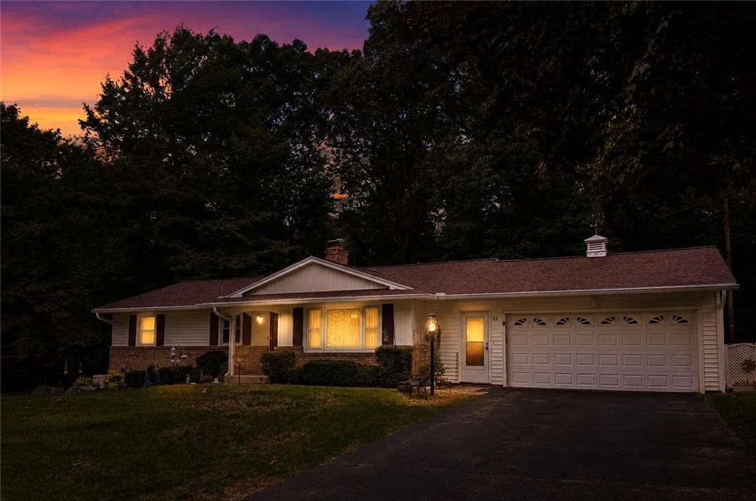 28 Kingswood Drive, Gates, New York 14624, Gates, New York 14624, 2 Bedrooms Bedrooms, 6 Rooms Rooms,1 BathroomBathrooms,Residential,For Sale,28 Kingswood Drive, Gates, New York 14624,0,R1695675