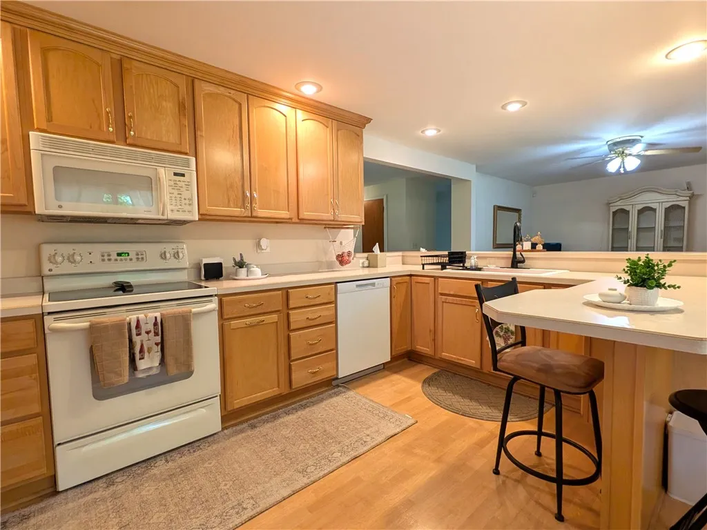 28 Kingswood Drive, Gates, New York 14624, Gates, New York 14624, 2 Bedrooms Bedrooms, 6 Rooms Rooms,1 BathroomBathrooms,Residential,For Sale,28 Kingswood Drive, Gates, New York 14624,0,R1695675