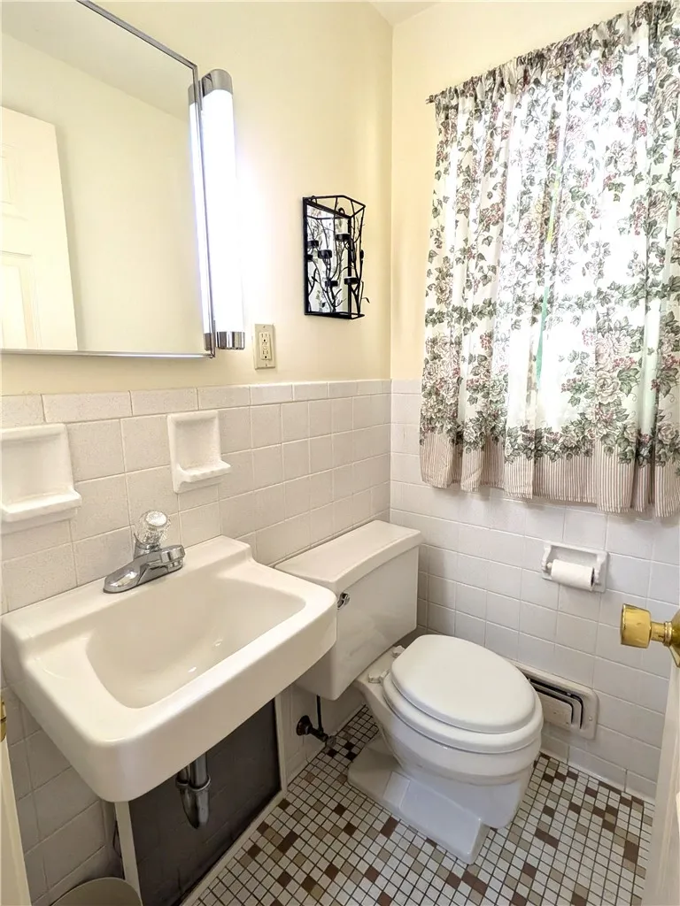 1st floor 1/2 bath near kitchen