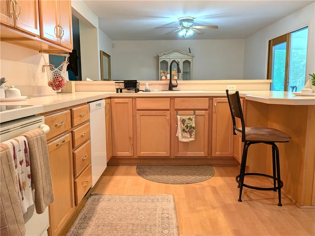 28 Kingswood Drive, Gates, New York 14624, Gates, New York 14624, 2 Bedrooms Bedrooms, 6 Rooms Rooms,1 BathroomBathrooms,Residential,For Sale,28 Kingswood Drive, Gates, New York 14624,0,R1695675