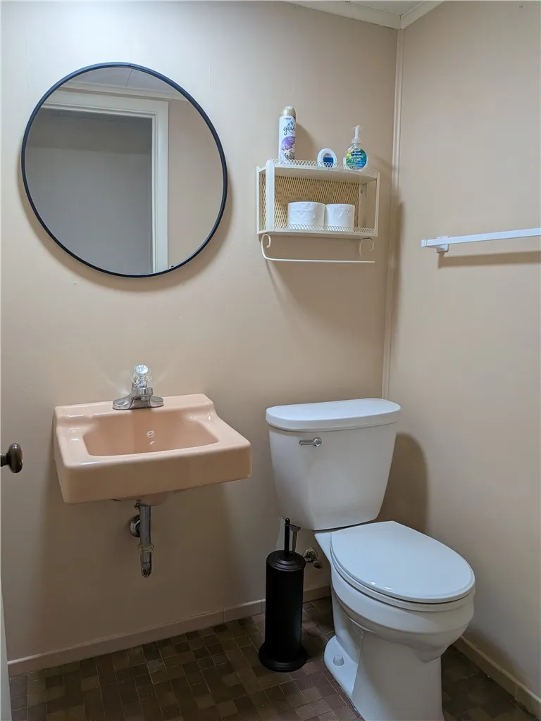 Basement 1/2 bath