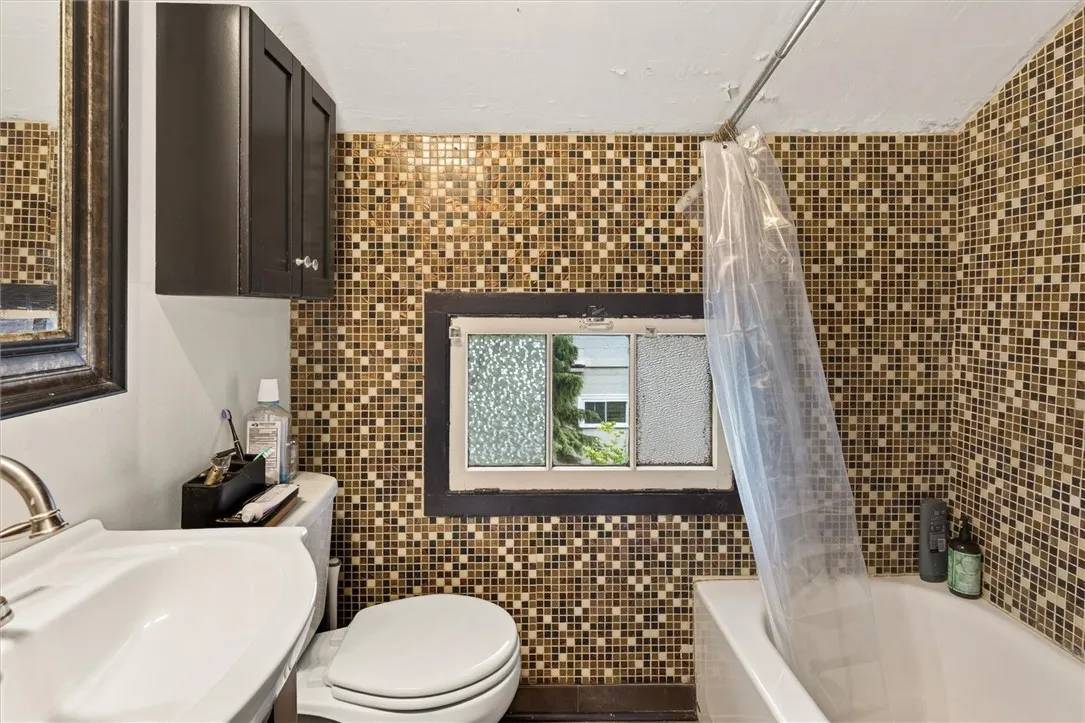 47 Sly Street, Canandaigua City, New York 14424, Canandaigua City, New York 14424, 4 Bedrooms Bedrooms, ,2 BathroomsBathrooms,Residential,For Sale,47 Sly Street, Canandaigua City, New York 14424,0,R1696805