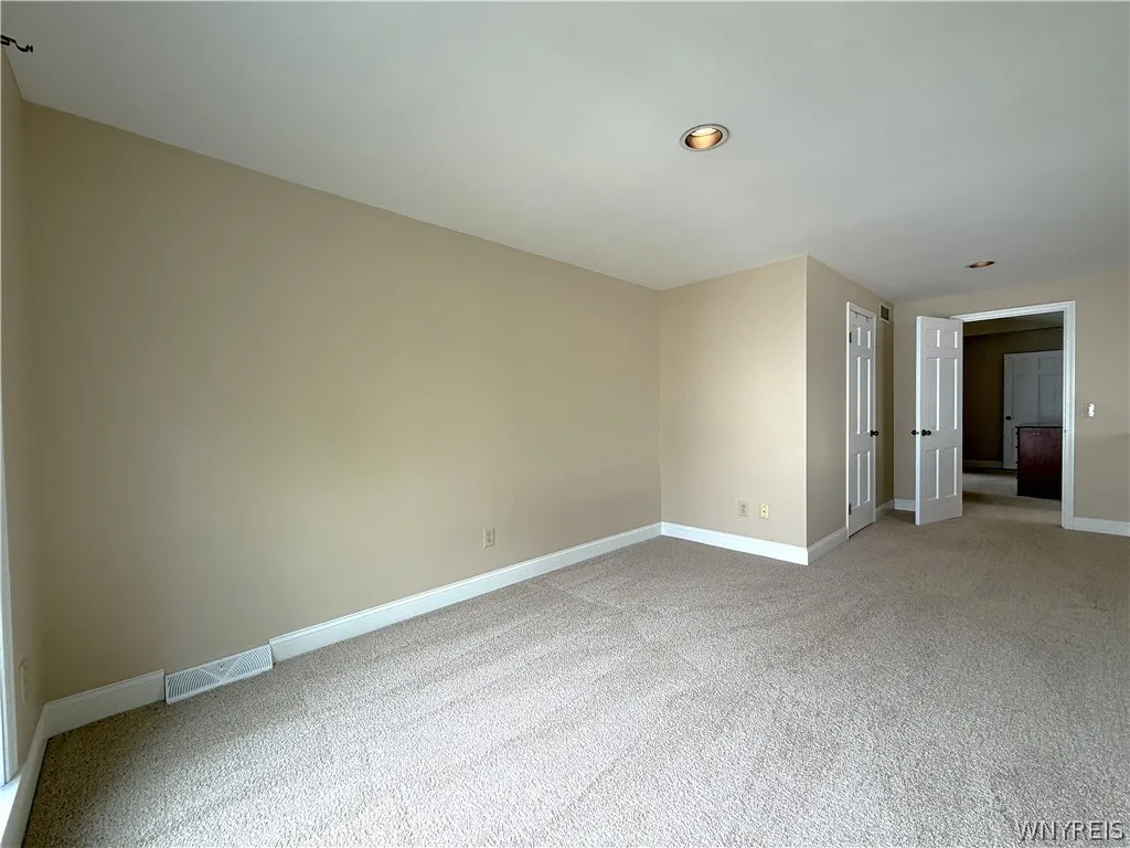 6110 Meadow Lakes Drive, Clarence, New York 14051, Clarence, New York 14051, 4 Bedrooms Bedrooms, 10 Rooms Rooms,2 BathroomsBathrooms,Residential,For Sale,6110 Meadow Lakes Drive, Clarence, New York 14051,0,B1696200