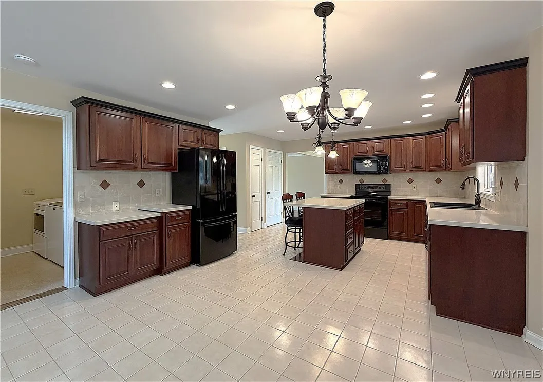 6110 Meadow Lakes Drive, Clarence, New York 14051, Clarence, New York 14051, 4 Bedrooms Bedrooms, 10 Rooms Rooms,2 BathroomsBathrooms,Residential,For Sale,6110 Meadow Lakes Drive, Clarence, New York 14051,0,B1696200