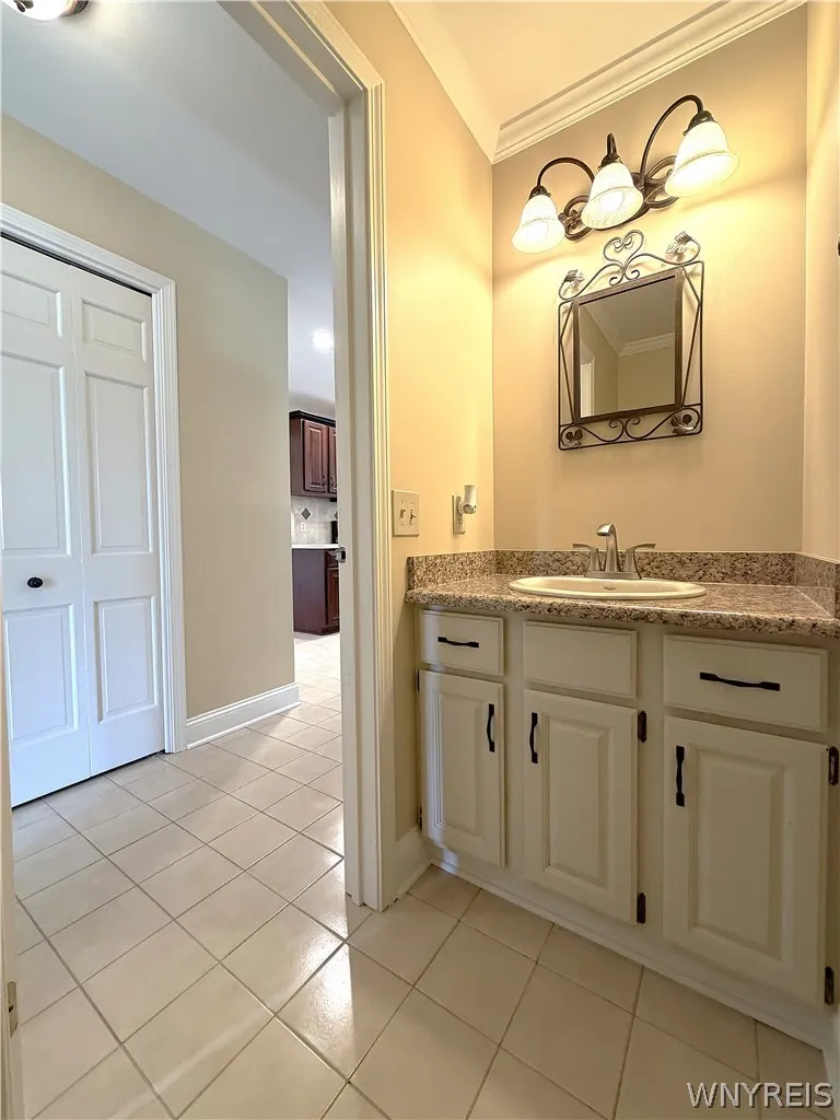 6110 Meadow Lakes Drive, Clarence, New York 14051, Clarence, New York 14051, 4 Bedrooms Bedrooms, 10 Rooms Rooms,2 BathroomsBathrooms,Residential,For Sale,6110 Meadow Lakes Drive, Clarence, New York 14051,0,B1696200