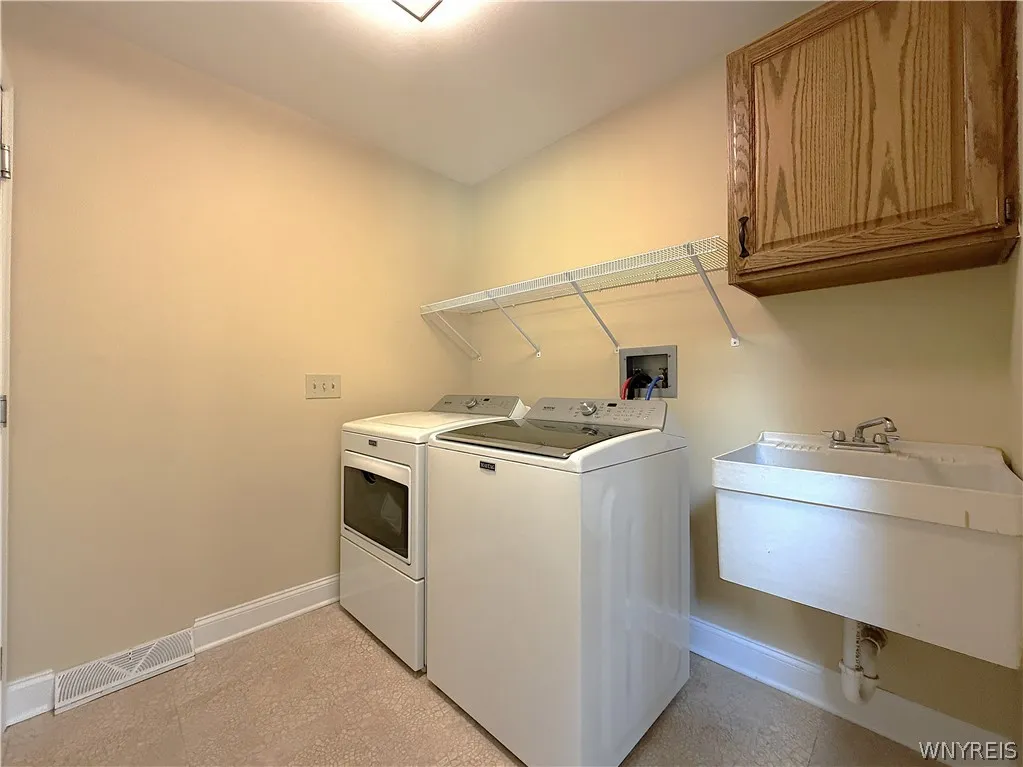 6110 Meadow Lakes Drive, Clarence, New York 14051, Clarence, New York 14051, 4 Bedrooms Bedrooms, 10 Rooms Rooms,2 BathroomsBathrooms,Residential,For Sale,6110 Meadow Lakes Drive, Clarence, New York 14051,0,B1696200