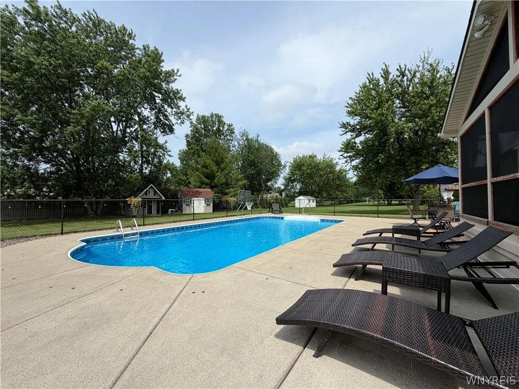 6110 Meadow Lakes Drive, Clarence, New York 14051, Clarence, New York 14051, 4 Bedrooms Bedrooms, 10 Rooms Rooms,2 BathroomsBathrooms,Residential,For Sale,6110 Meadow Lakes Drive, Clarence, New York 14051,0,B1696200