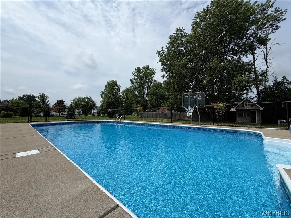 6110 Meadow Lakes Drive, Clarence, New York 14051, Clarence, New York 14051, 4 Bedrooms Bedrooms, 10 Rooms Rooms,2 BathroomsBathrooms,Residential,For Sale,6110 Meadow Lakes Drive, Clarence, New York 14051,0,B1696200