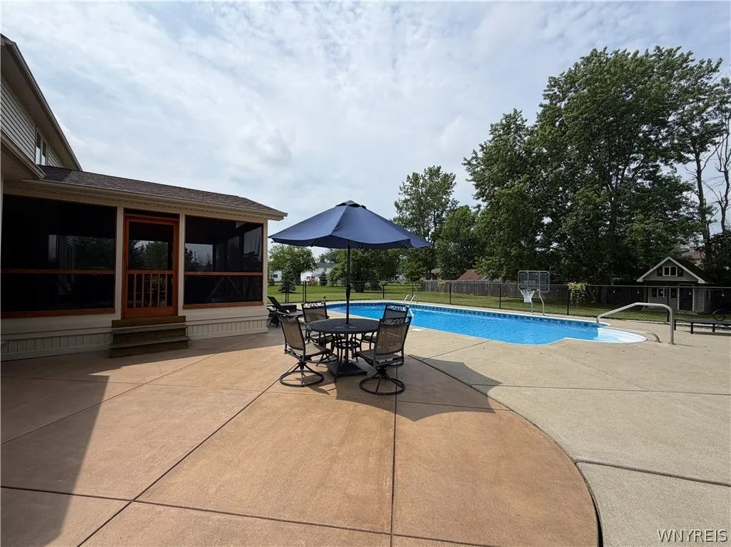 6110 Meadow Lakes Drive, Clarence, New York 14051, Clarence, New York 14051, 4 Bedrooms Bedrooms, 10 Rooms Rooms,2 BathroomsBathrooms,Residential,For Sale,6110 Meadow Lakes Drive, Clarence, New York 14051,0,B1696200