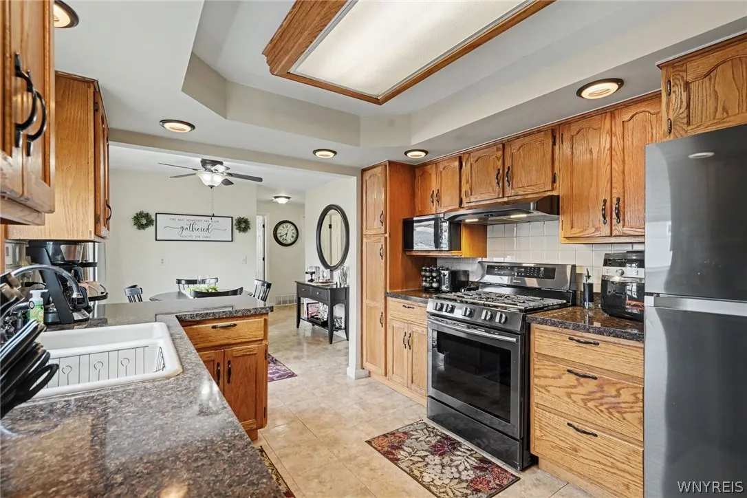 FULLY APPLIANCED KITCHEN