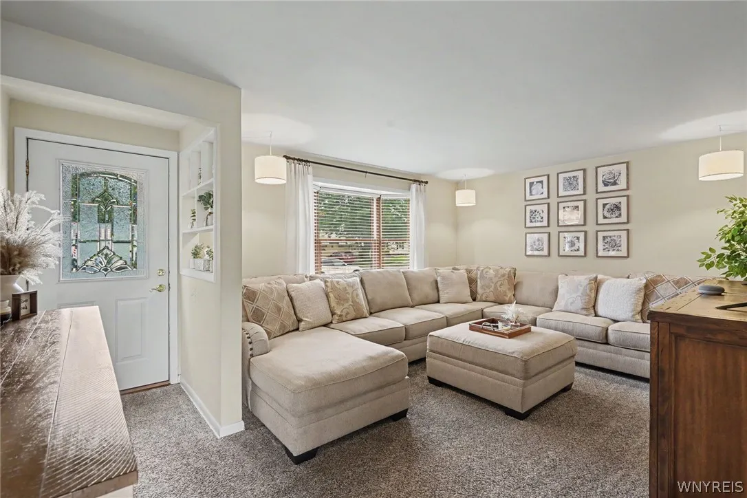 LOVELY LIVING ROOM