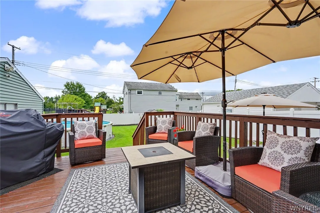 THIS DECK IS LOCATED OFF KITCHEN SLIDING PATIO DOORS