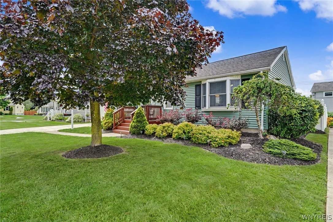 4351 East Frontier Drive, Hamburg, New York 14219, Hamburg, New York 14219, 3 Bedrooms Bedrooms, 5 Rooms Rooms,1 BathroomBathrooms,Residential,For Sale,4351 East Frontier Drive, Hamburg, New York 14219,0,B1696721