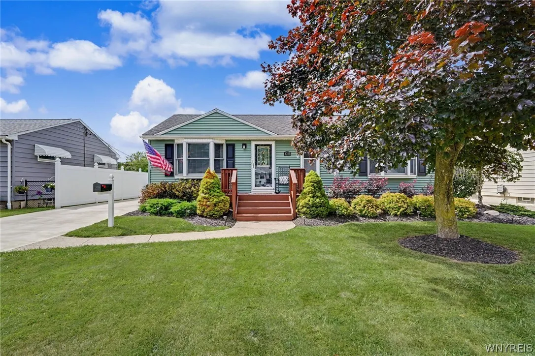 4351 East Frontier Drive, Hamburg, New York 14219, Hamburg, New York 14219, 3 Bedrooms Bedrooms, 5 Rooms Rooms,1 BathroomBathrooms,Residential,For Sale,4351 East Frontier Drive, Hamburg, New York 14219,0,B1696721