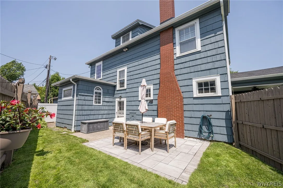8 North Drive, Buffalo, New York 14216, Buffalo, New York 14216, 3 Bedrooms Bedrooms, 9 Rooms Rooms,2 BathroomsBathrooms,Residential,For Sale,8 North Drive, Buffalo, New York 14216,0,B1695194
