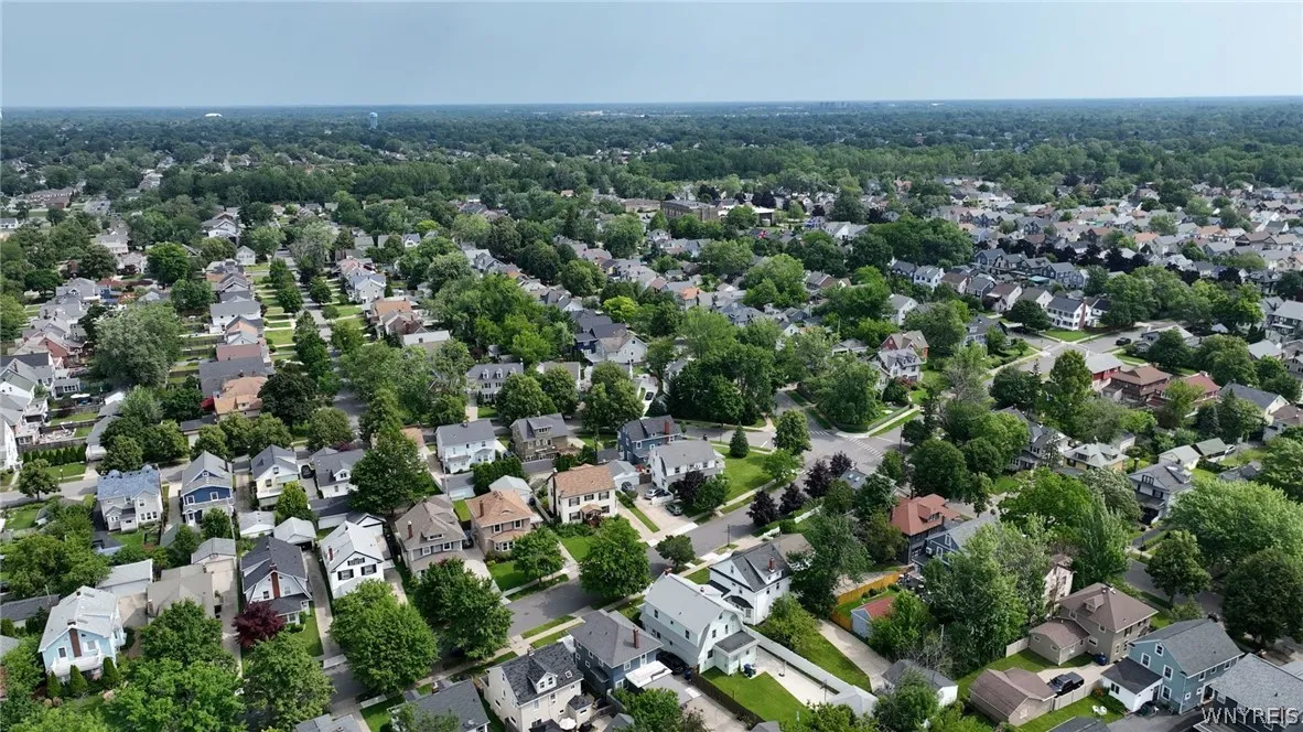 8 North Drive, Buffalo, New York 14216, Buffalo, New York 14216, 3 Bedrooms Bedrooms, 9 Rooms Rooms,2 BathroomsBathrooms,Residential,For Sale,8 North Drive, Buffalo, New York 14216,0,B1695194
