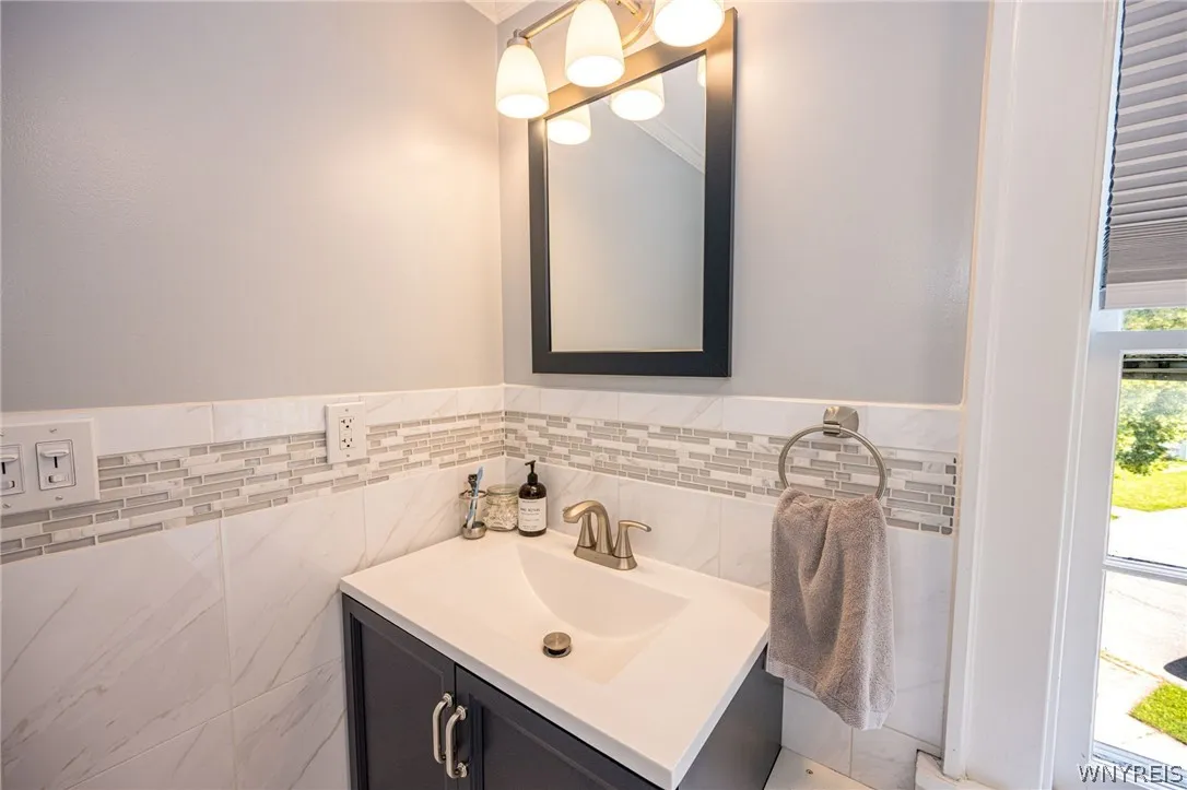 8 North Drive, Buffalo, New York 14216, Buffalo, New York 14216, 3 Bedrooms Bedrooms, 9 Rooms Rooms,2 BathroomsBathrooms,Residential,For Sale,8 North Drive, Buffalo, New York 14216,0,B1695194