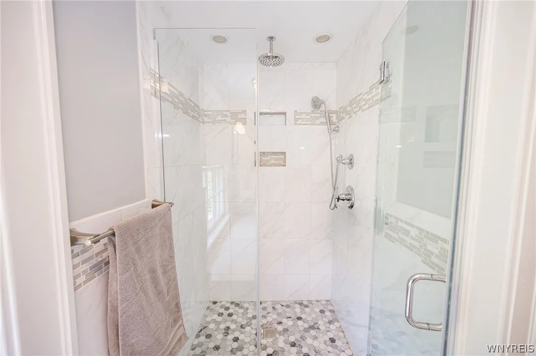 8 North Drive, Buffalo, New York 14216, Buffalo, New York 14216, 3 Bedrooms Bedrooms, 9 Rooms Rooms,2 BathroomsBathrooms,Residential,For Sale,8 North Drive, Buffalo, New York 14216,0,B1695194