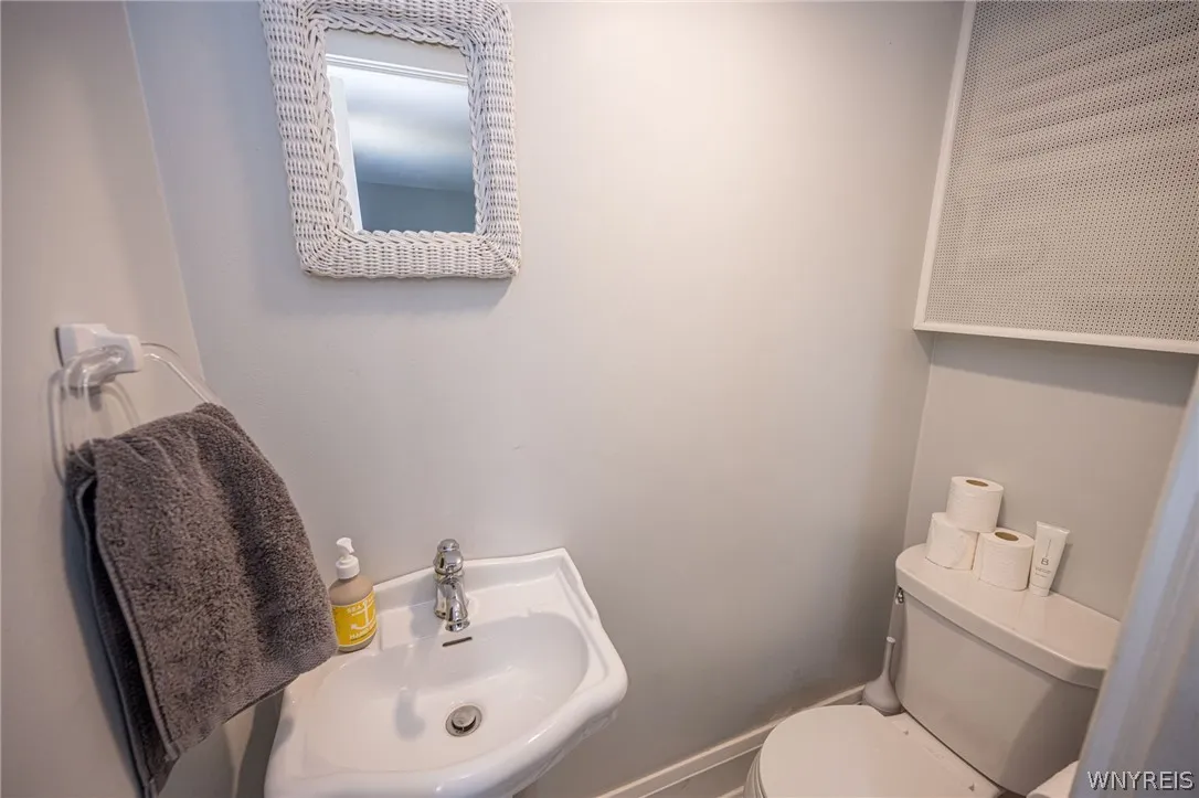 8 North Drive, Buffalo, New York 14216, Buffalo, New York 14216, 3 Bedrooms Bedrooms, 9 Rooms Rooms,2 BathroomsBathrooms,Residential,For Sale,8 North Drive, Buffalo, New York 14216,0,B1695194