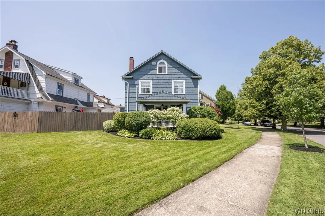 8 North Drive, Buffalo, New York 14216, Buffalo, New York 14216, 3 Bedrooms Bedrooms, 9 Rooms Rooms,2 BathroomsBathrooms,Residential,For Sale,8 North Drive, Buffalo, New York 14216,0,B1695194