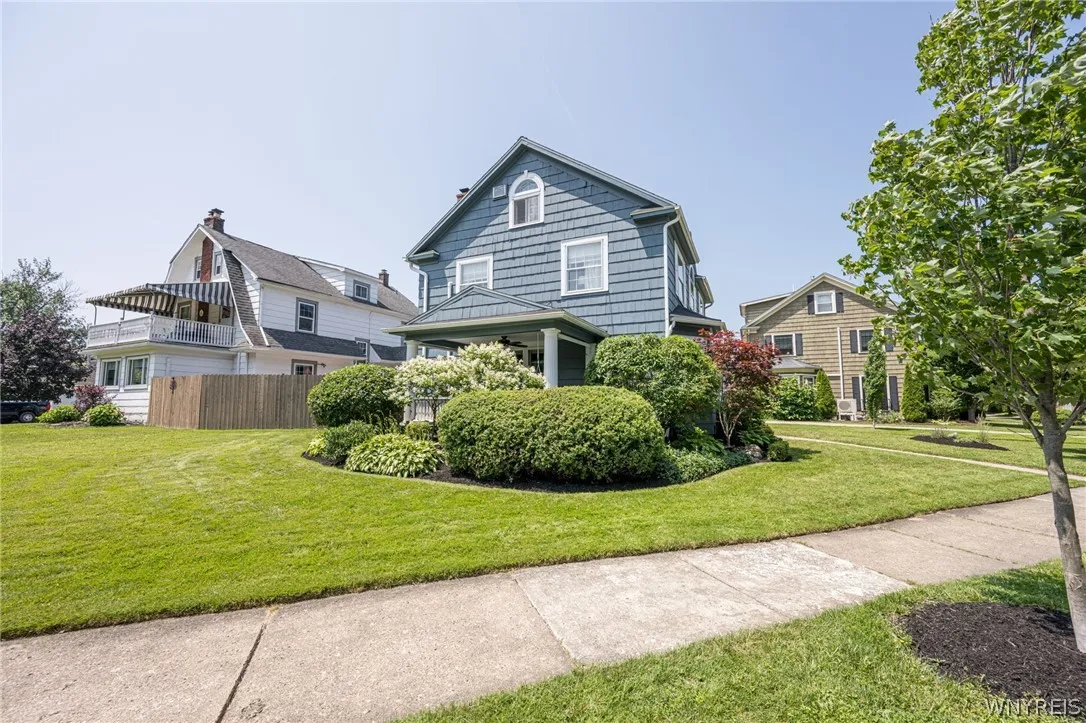8 North Drive, Buffalo, New York 14216, Buffalo, New York 14216, 3 Bedrooms Bedrooms, 9 Rooms Rooms,2 BathroomsBathrooms,Residential,For Sale,8 North Drive, Buffalo, New York 14216,0,B1695194