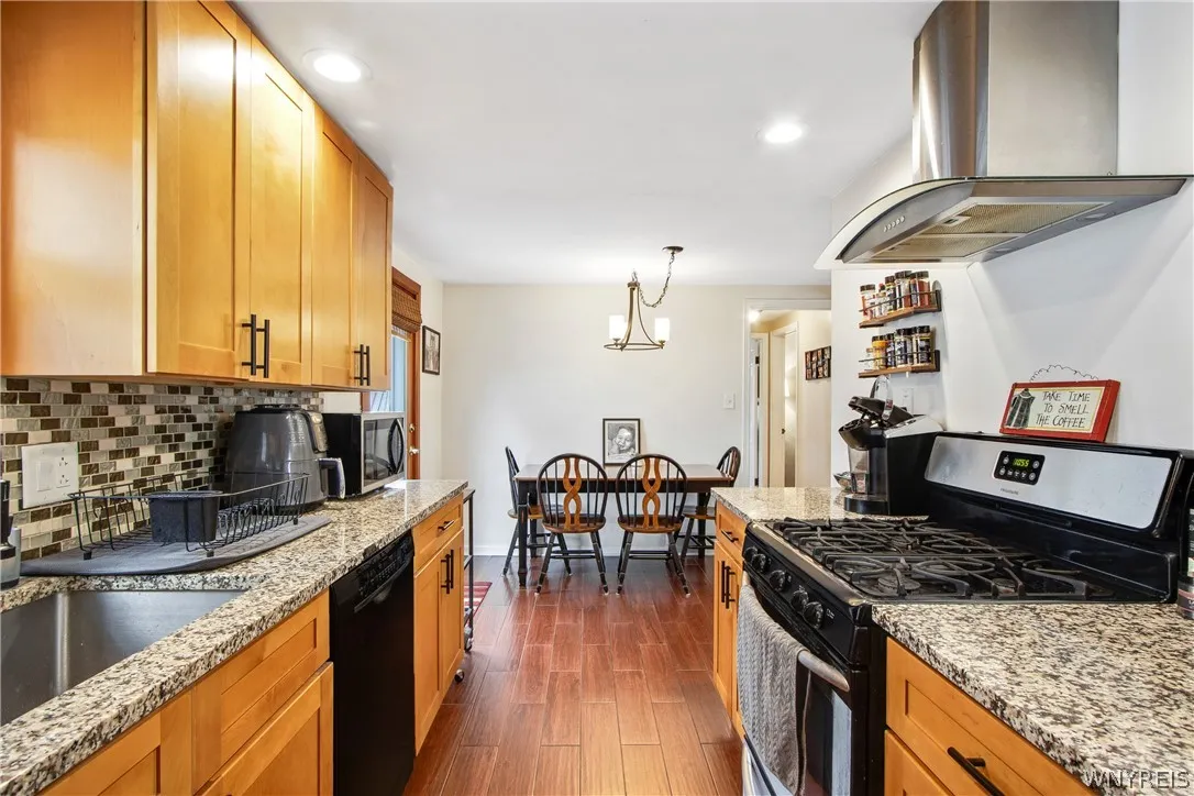 224 Paramount Parkway, Tonawanda, New York 14223, Tonawanda, New York 14223, 3 Bedrooms Bedrooms, 6 Rooms Rooms,1 BathroomBathrooms,Residential,For Sale,224 Paramount Parkway, Tonawanda, New York 14223,0,B1696579