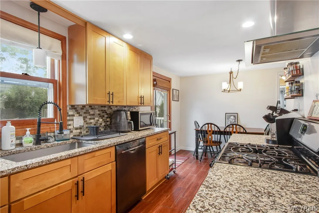 224 Paramount Parkway, Tonawanda, New York 14223, Tonawanda, New York 14223, 3 Bedrooms Bedrooms, 6 Rooms Rooms,1 BathroomBathrooms,Residential,For Sale,224 Paramount Parkway, Tonawanda, New York 14223,0,B1696579