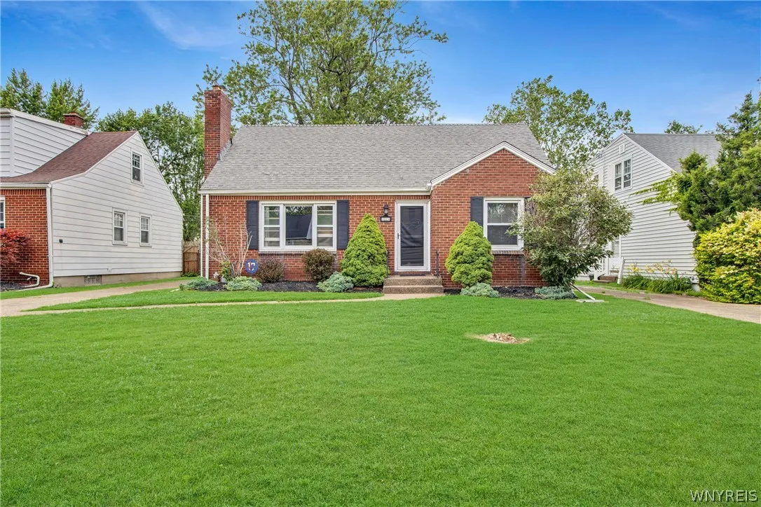 224 Paramount Parkway, Tonawanda, New York 14223, Tonawanda, New York 14223, 3 Bedrooms Bedrooms, 6 Rooms Rooms,1 BathroomBathrooms,Residential,For Sale,224 Paramount Parkway, Tonawanda, New York 14223,0,B1696579