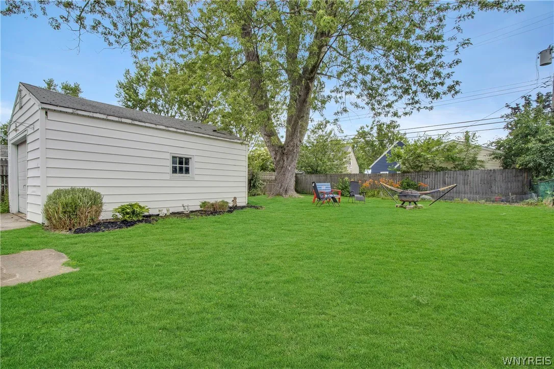 224 Paramount Parkway, Tonawanda, New York 14223, Tonawanda, New York 14223, 3 Bedrooms Bedrooms, 6 Rooms Rooms,1 BathroomBathrooms,Residential,For Sale,224 Paramount Parkway, Tonawanda, New York 14223,0,B1696579