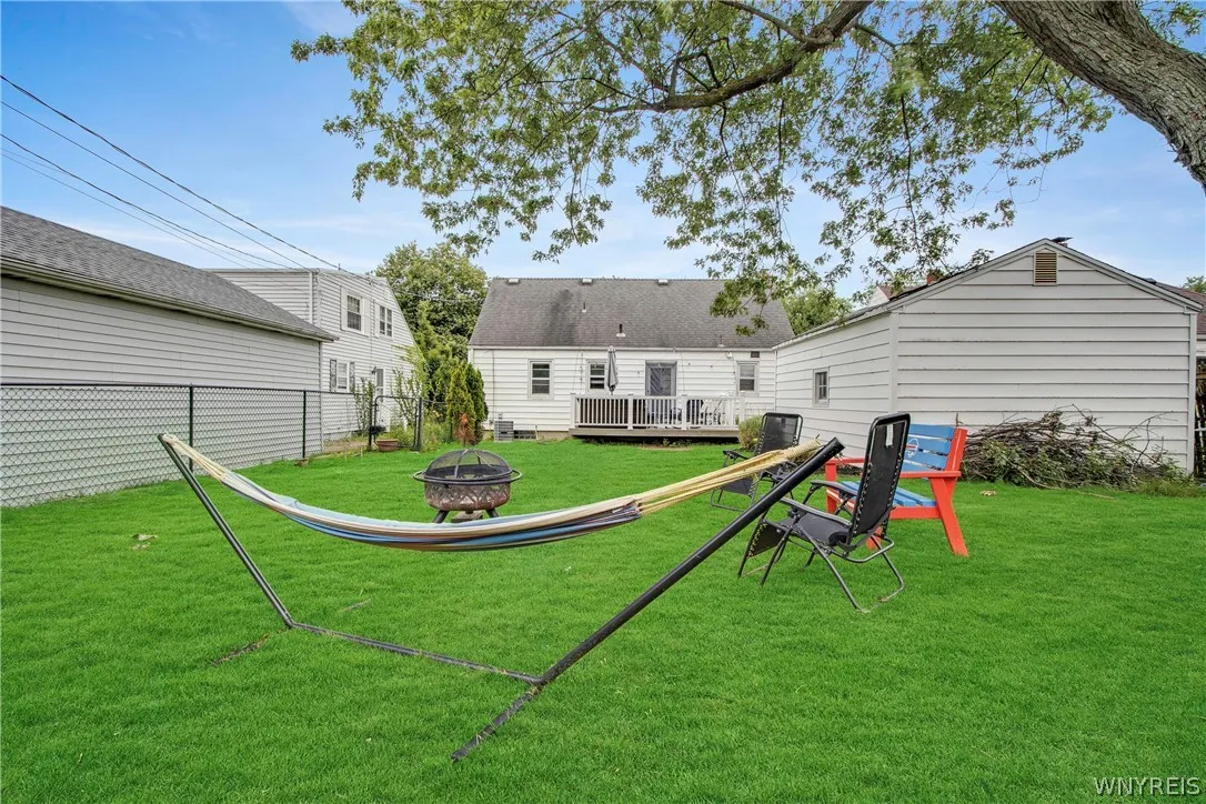 224 Paramount Parkway, Tonawanda, New York 14223, Tonawanda, New York 14223, 3 Bedrooms Bedrooms, 6 Rooms Rooms,1 BathroomBathrooms,Residential,For Sale,224 Paramount Parkway, Tonawanda, New York 14223,0,B1696579
