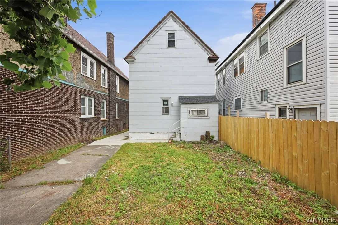 114 Spaulding Street, Buffalo, New York 14220, Buffalo, New York 14220, 4 Bedrooms Bedrooms, 9 Rooms Rooms,1 BathroomBathrooms,Residential,For Sale,114 Spaulding Street, Buffalo, New York 14220,0,B1696877