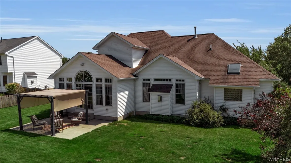 9090 Via Cimato Dr, Clarence, New York 14032, Clarence, New York 14032, 4 Bedrooms Bedrooms, 8 Rooms Rooms,2 BathroomsBathrooms,Residential,For Sale,9090 Via Cimato Dr, Clarence, New York 14032,0,B1696341