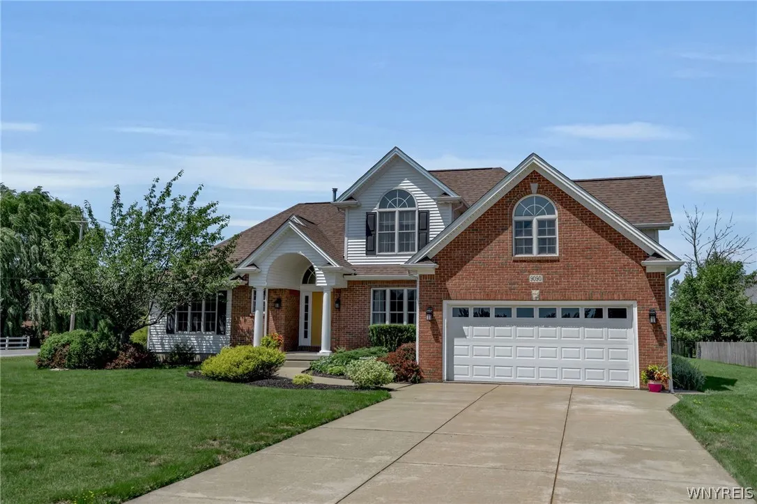 9090 Via Cimato Dr, Clarence, New York 14032, Clarence, New York 14032, 4 Bedrooms Bedrooms, 8 Rooms Rooms,2 BathroomsBathrooms,Residential,For Sale,9090 Via Cimato Dr, Clarence, New York 14032,0,B1696341