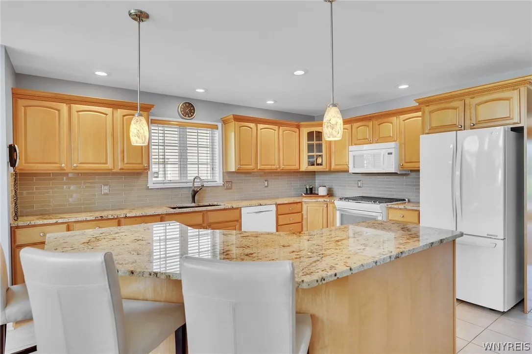 9090 Via Cimato Dr, Clarence, New York 14032, Clarence, New York 14032, 4 Bedrooms Bedrooms, 8 Rooms Rooms,2 BathroomsBathrooms,Residential,For Sale,9090 Via Cimato Dr, Clarence, New York 14032,0,B1696341