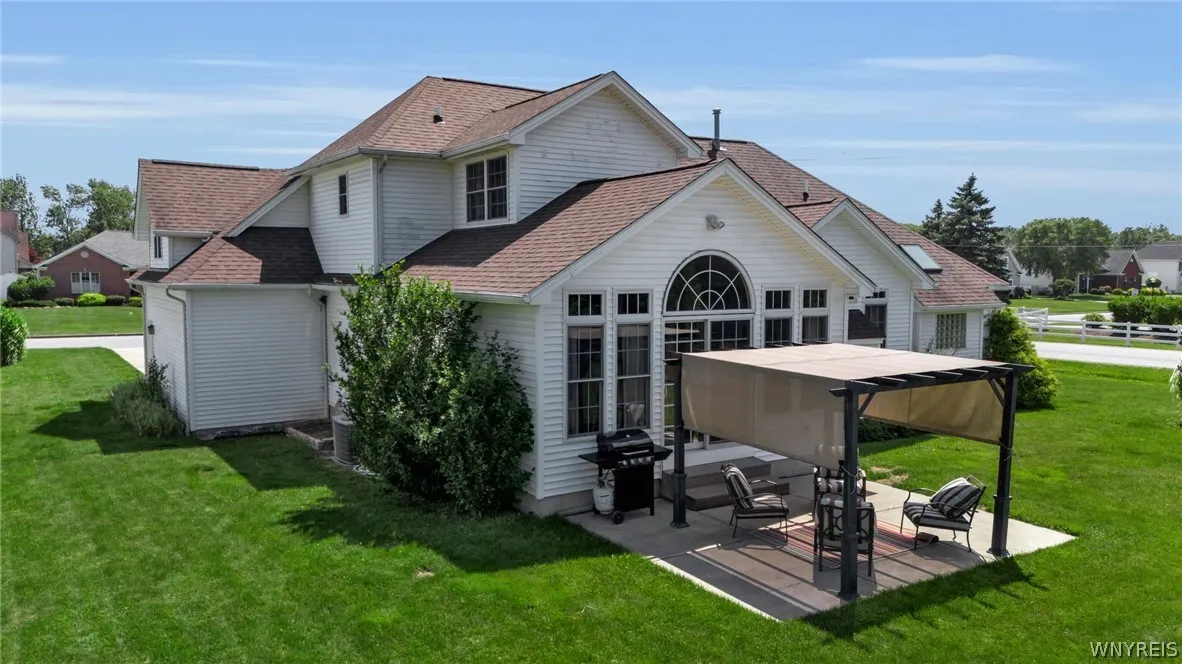9090 Via Cimato Dr, Clarence, New York 14032, Clarence, New York 14032, 4 Bedrooms Bedrooms, 8 Rooms Rooms,2 BathroomsBathrooms,Residential,For Sale,9090 Via Cimato Dr, Clarence, New York 14032,0,B1696341