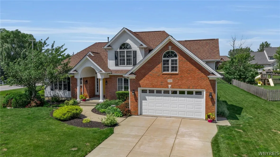 9090 Via Cimato Dr, Clarence, New York 14032, Clarence, New York 14032, 4 Bedrooms Bedrooms, 8 Rooms Rooms,2 BathroomsBathrooms,Residential,For Sale,9090 Via Cimato Dr, Clarence, New York 14032,0,B1696341
